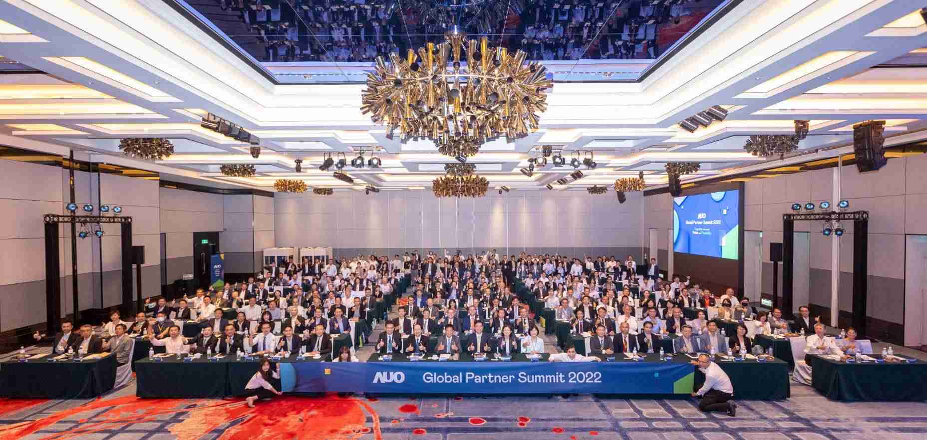 友達推動「安心、、創新、、、用心、、、、同心、、、盡心」五星職旅，，，，為菲籍員工打造全方位照護，，，，首度贏得「人權實踐與發展領袖獎」殊榮